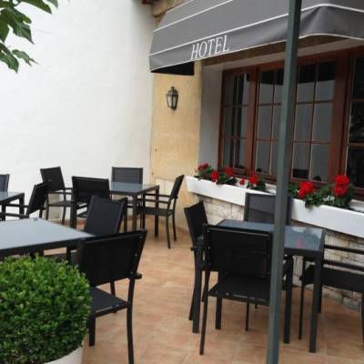 terrace and tables hotel sisteron.jpg